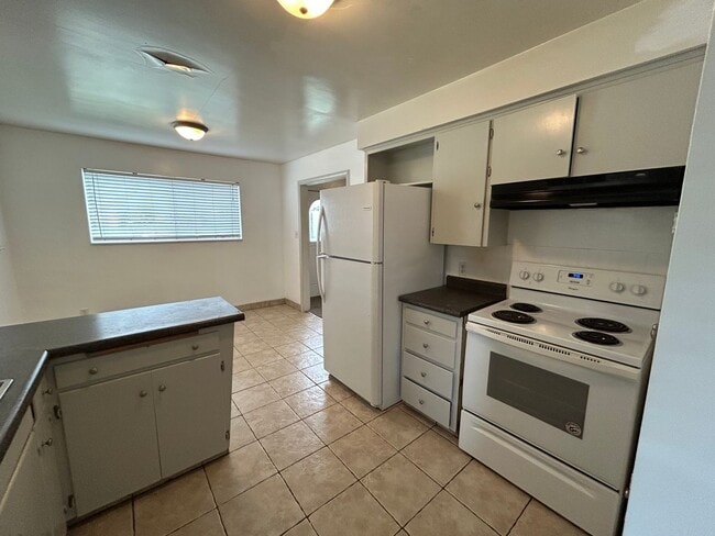 Building Photo - 3 Bed/1.5 Bath in a Cul-de-sac by Universi...