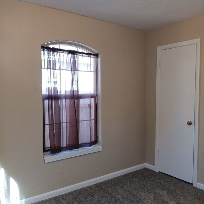 Building Photo - Charming Place To Call Home in Salem