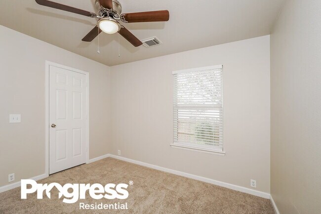 Building Photo - 930 Amber Knoll