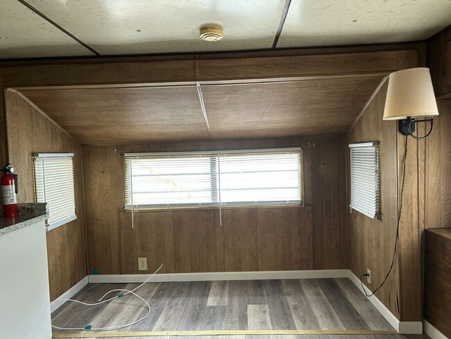 Building Photo - 38651 Tarr Dr