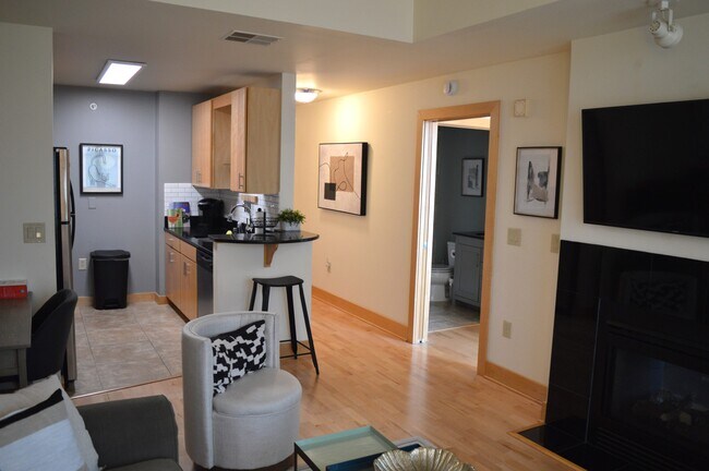 Building Photo - 333 W Mifflin St