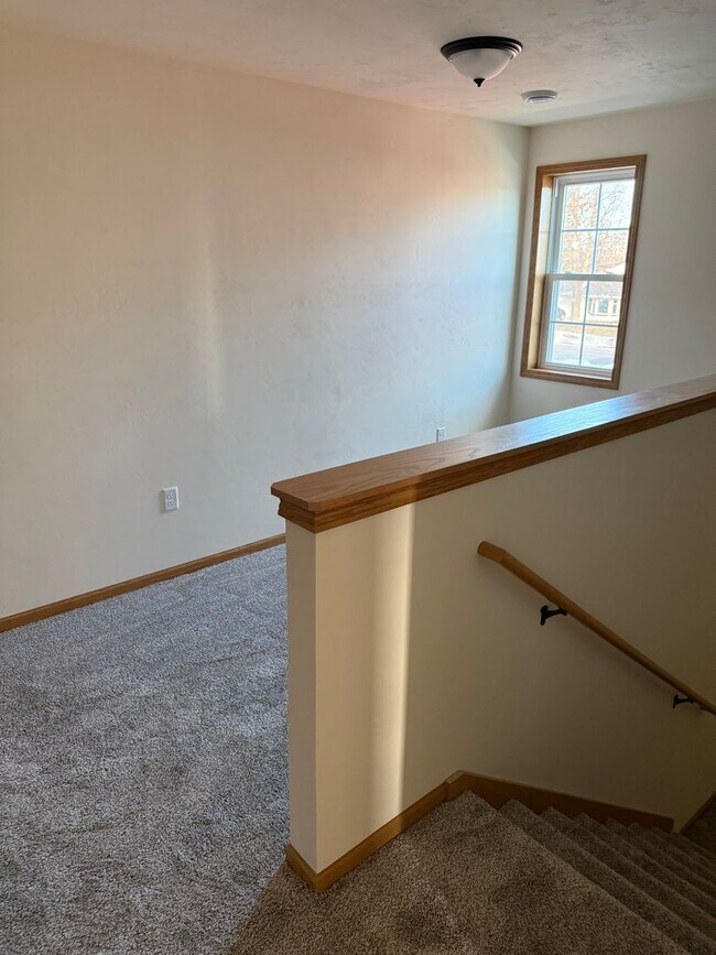 Building Photo - 543