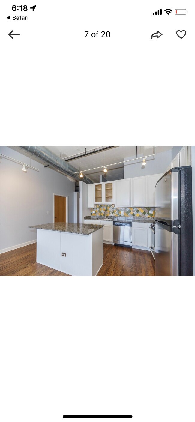 Building Photo - 221 E Cullerton St