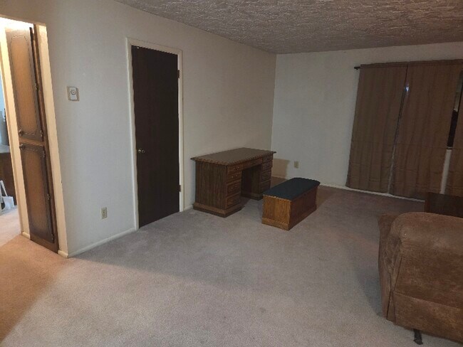 Building Photo - 197 Dale Dr