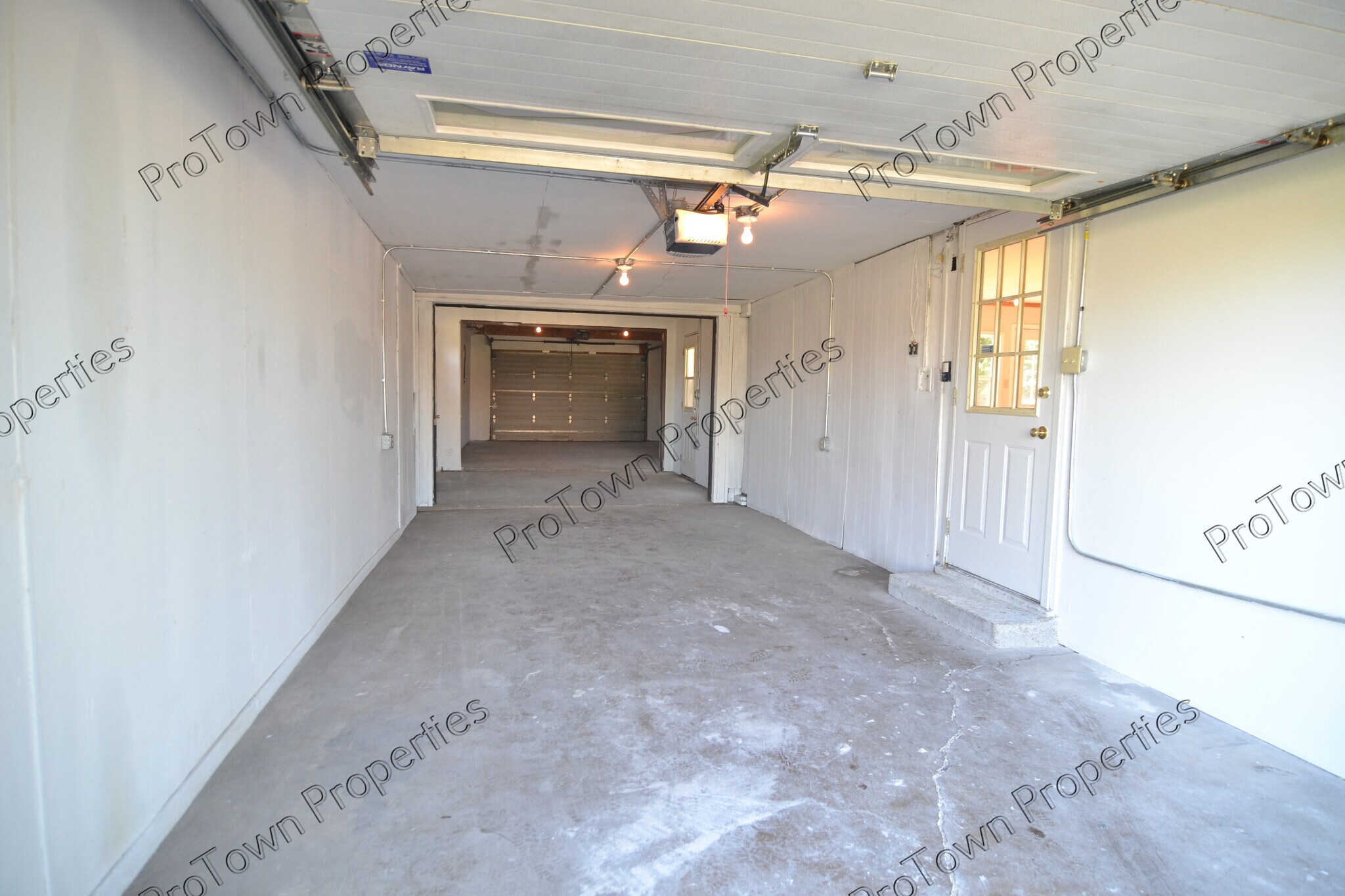 Building Photo - 16 S Hammes Ave