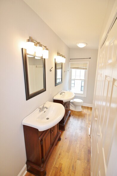 Building Photo - 1711 Villa Pl