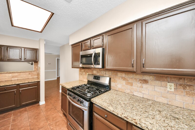 Building Photo - 2102 Rolling Glen Dr