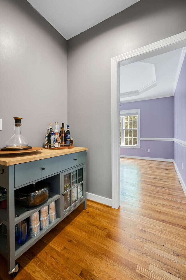 Building Photo - 4 Bedroom Home on 3.65 Acres in Moseley – Available September 22nd – $3,500/mo