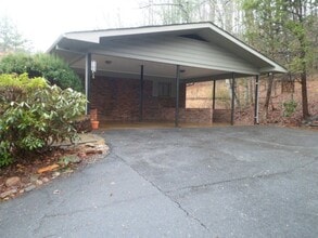 Building Photo - Family Home