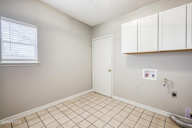 Building Photo - 5672 Costa Blanca Pl