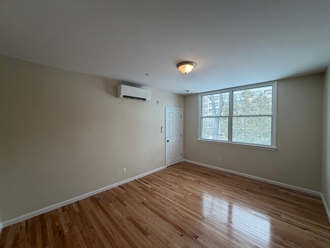 Building Photo - 85 Lowell St