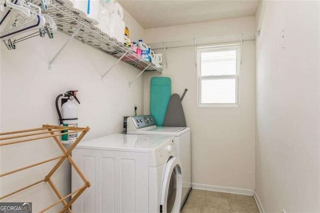 Building Photo - 3930 Cutler Donahoe Way