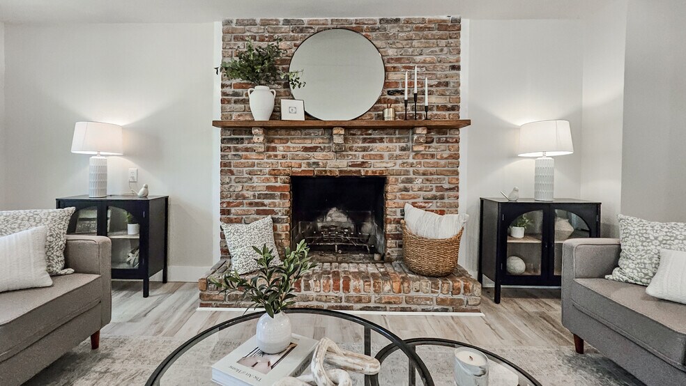 Building Photo - 4033 Lucerne Dr SE