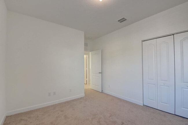 Building Photo - 8834 Willow Cove Ln