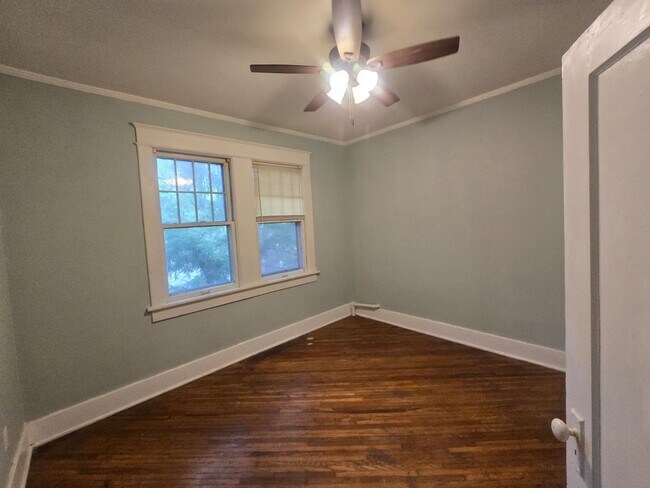 Building Photo - Charming Historic 2BR Apartment with Garag...