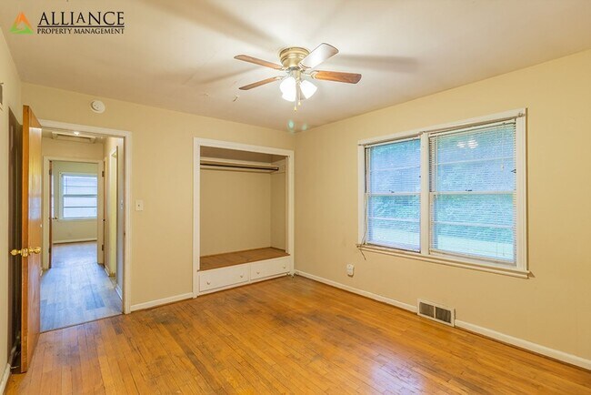 Building Photo - 1845 College Heights Rd