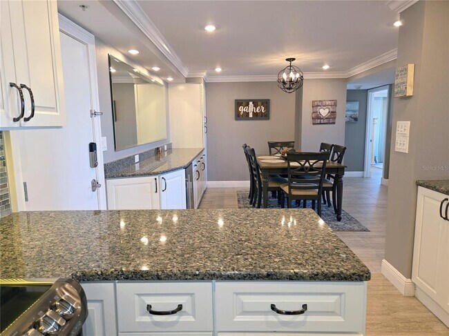 Building Photo - 1 Key Capri