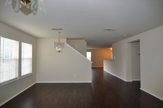 Building Photo - Traditional 5-3-2 in the heart of Roanoke!