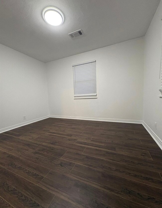 Building Photo - Duplex - 2117