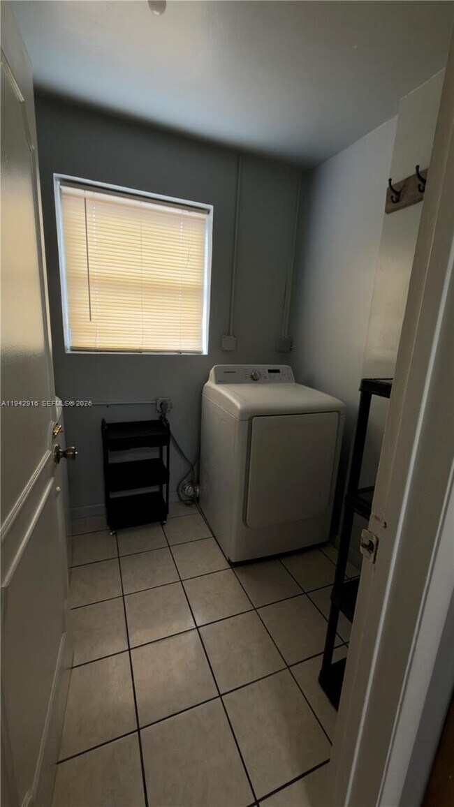 Building Photo - 3731 NE 12th Terrace