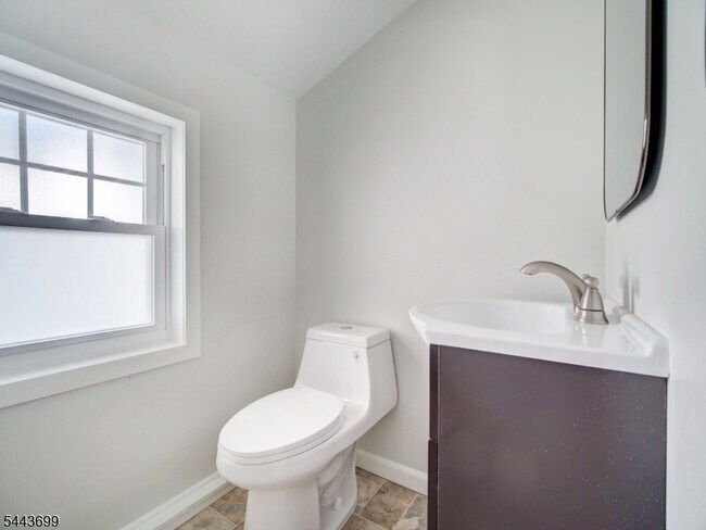 Building Photo - 60 Montague Pl