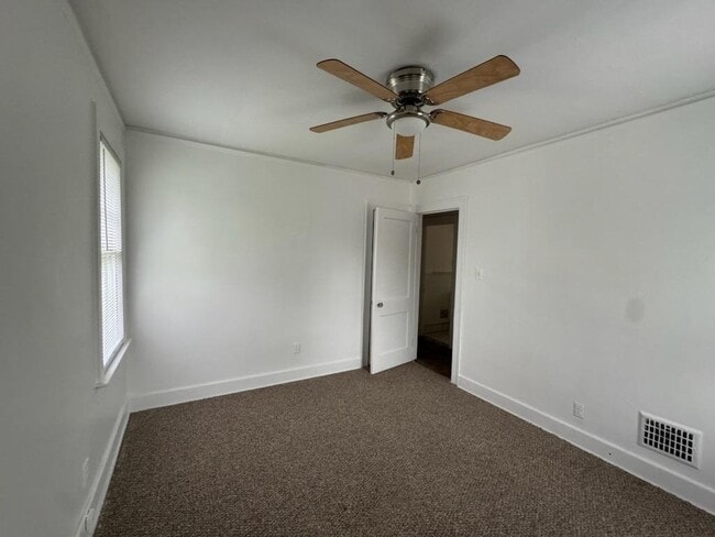 Building Photo - 15537 Normandy St