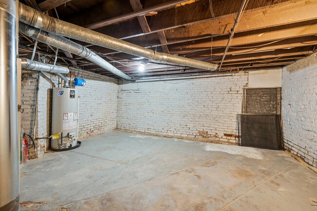 Building Photo - 1367 N Marion St