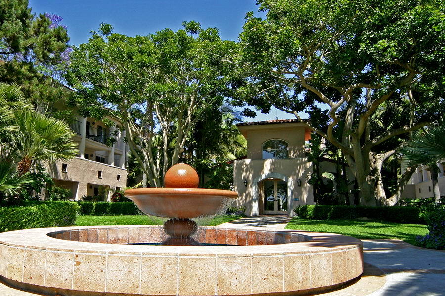 Building Photo - 245 Por La Mar Cir