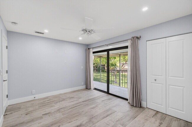 Building Photo - 3939 NE 5th Ave