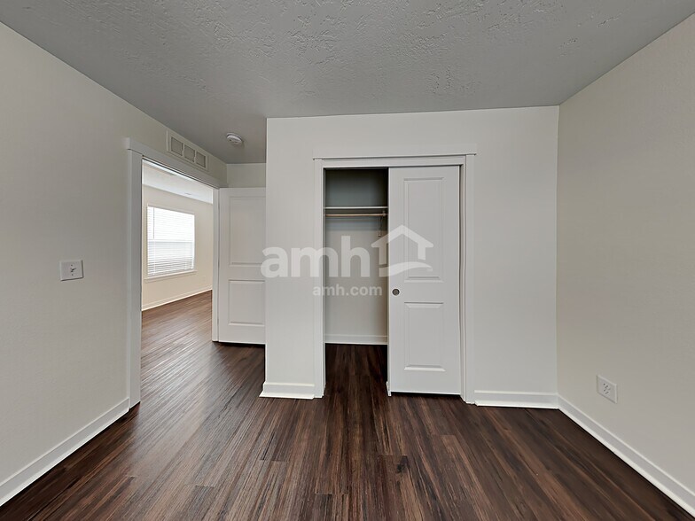 Building Photo - 4537 N Alester Ave