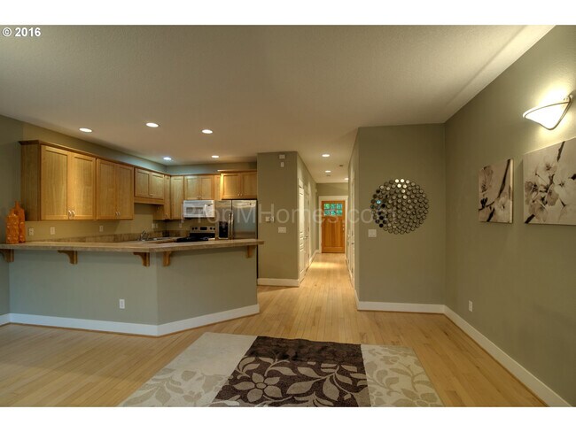 Building Photo - 9325 SW Jasper Dr