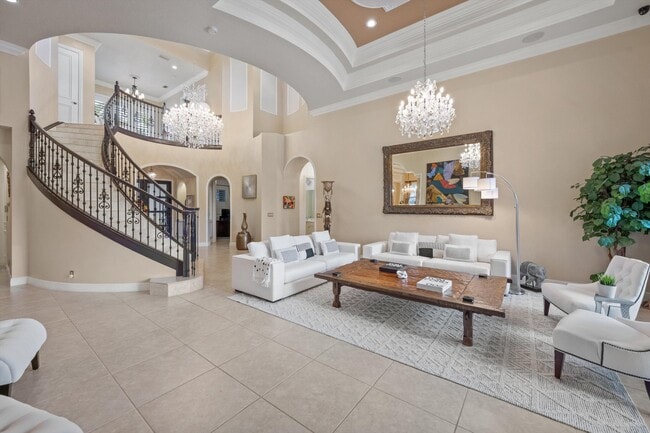 Building Photo - 10771 Versailles Blvd