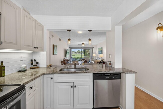 Building Photo - 12790 Briarlake Dr