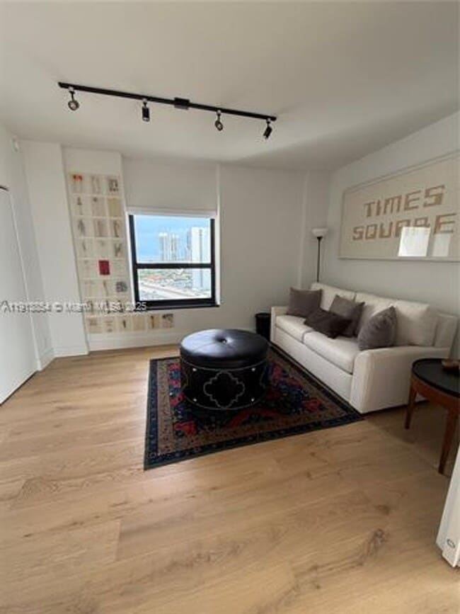 Building Photo - 19500 Turnberry Way