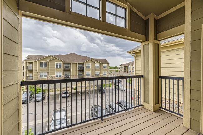 Building Photo - 2 bed 1 bath 3rd floor condo in Prairie Wa...