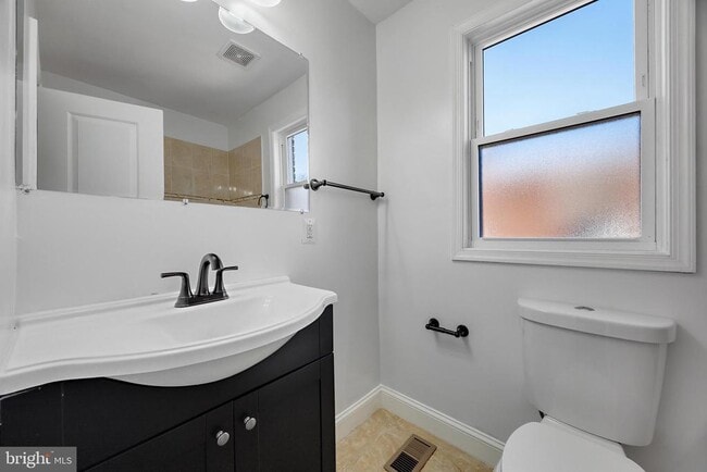 Building Photo - 458 Oakwood St SE