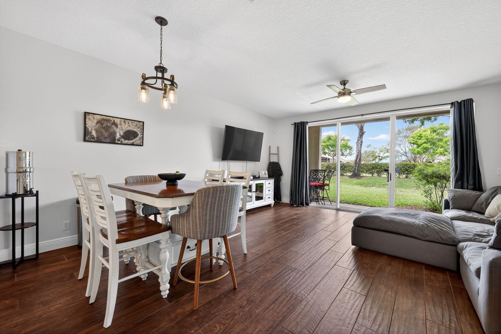 Building Photo - 8023 Bellagio Ln