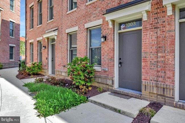 Primary Photo - 1003 Sycamore Dr SE