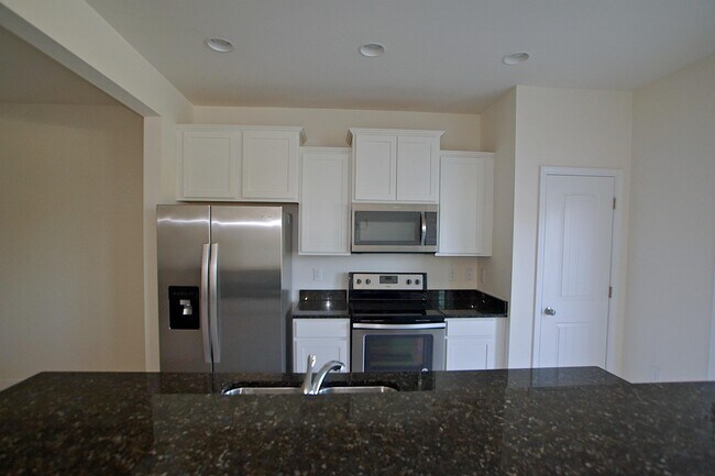 Building Photo - 135 Polaris Ave