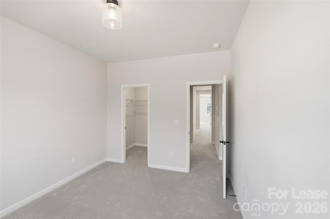 Building Photo - 423 Vinroot Aly