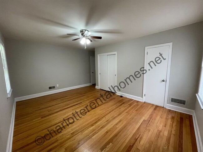 Building Photo - Brick ranch in desirable neighborhood