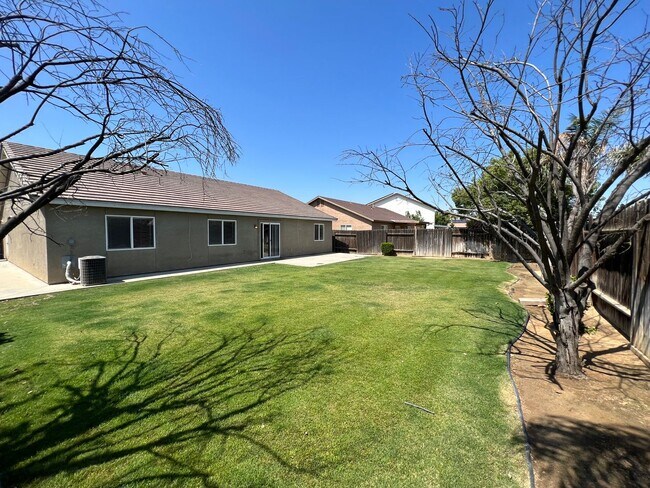 Building Photo - Beautiful NW Home for Rent 3+2 $2,300