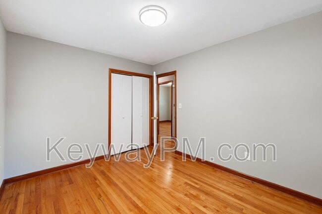 Building Photo - 3301 Westmont Dr