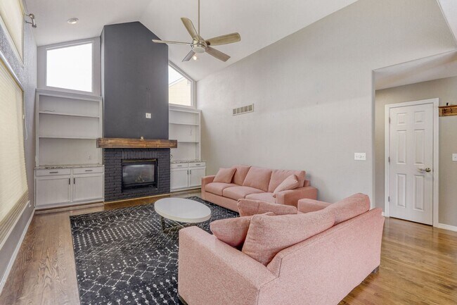 Building Photo - Beautifully Updated 4-Bedroom Home on Rare ¼-Acre Cul-de-Sac Lot in Highlands Ranch