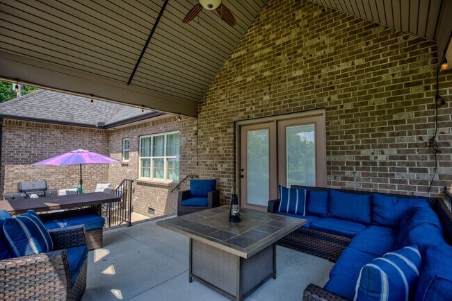 Building Photo - Fully Furnished, Short Term Rental, 1 Mont...