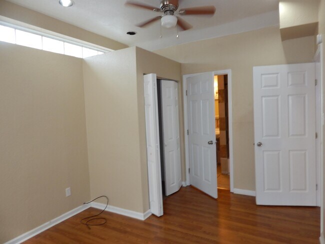 Building Photo - 507 Duncan Ave