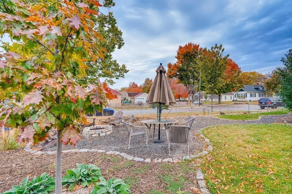 Plenty of Space for entertaining - 3405 Minnehaha Ave