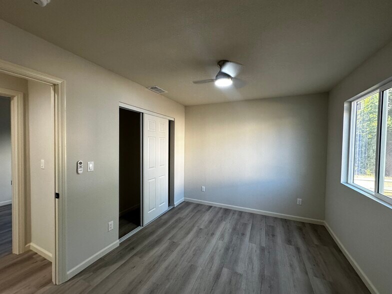 Building Photo - 1720 S Maple St