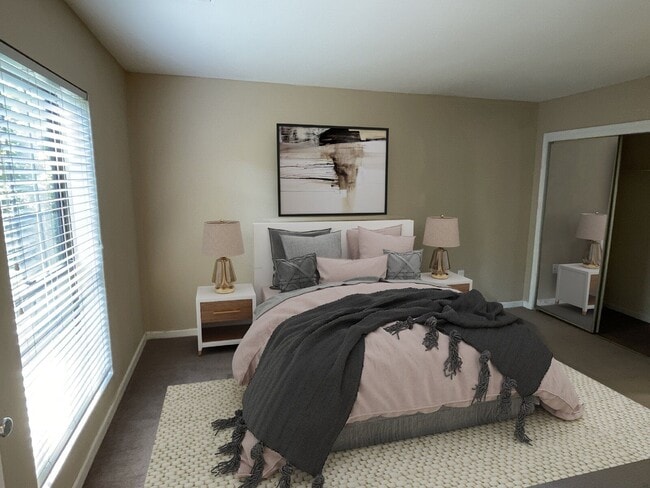 Building Photo - 3115 Pine Heights Dr NE