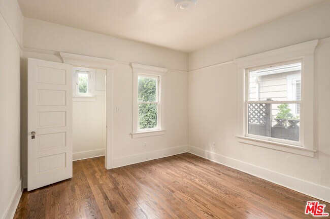 Building Photo - 2332 W 31st St